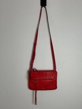 VINCE CAMUTO RED PEBBLED LEATHER CROSSBODY LEATHER BAG #22